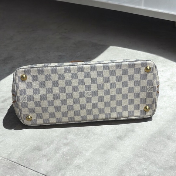 Limited Edition Louis Vuitton Damier Azur Calvi - Picture 15 of 16